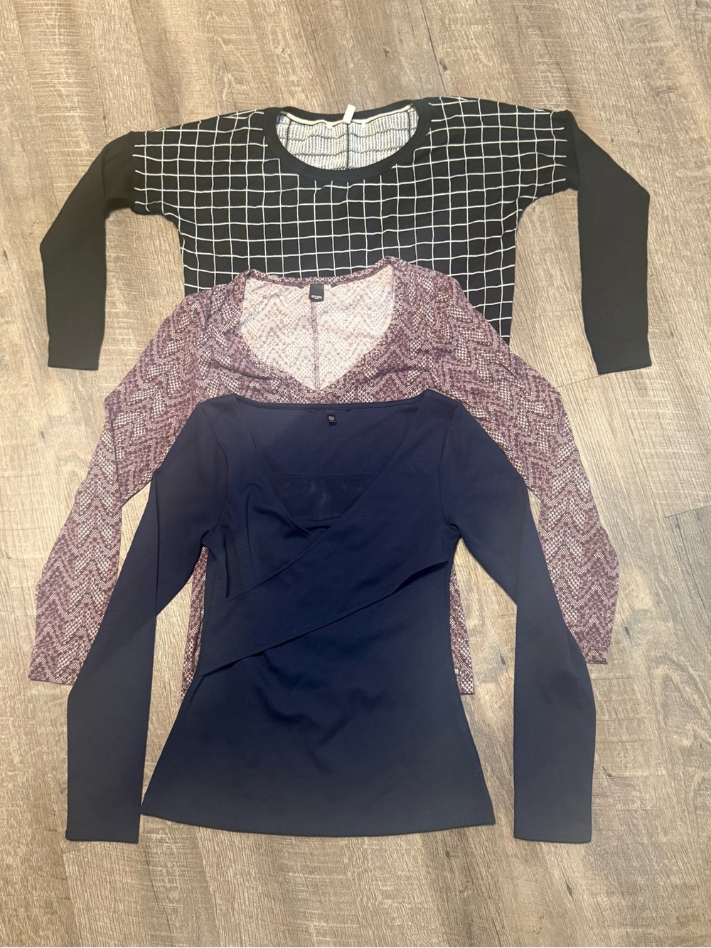 Victoria’s Secret set of 3 long sleeve tops B1